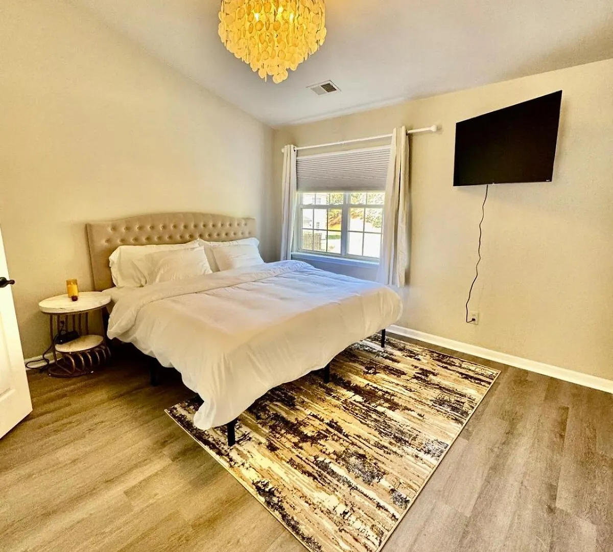 Modern Entire 2-Bedroom House For 6 Guests At University City Charlotte
